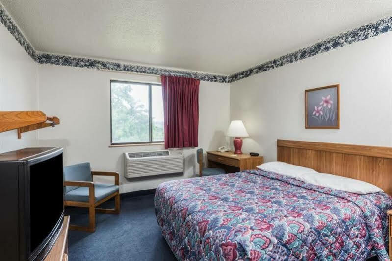 Red Roof Inn Greensburg Esterno foto