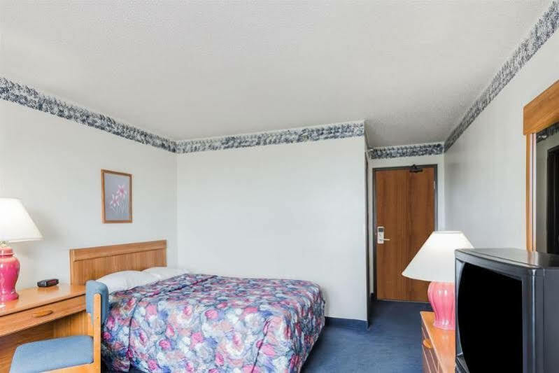 Red Roof Inn Greensburg Esterno foto